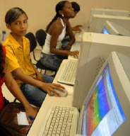 crianças n computador