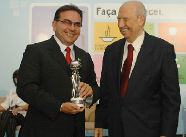 Prefeito Leônidas durante entrega do prêmio em Brasília
