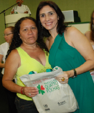 Primeira Dama, Lily Cristino, durante a solenidade de entrega de kit à mãe social